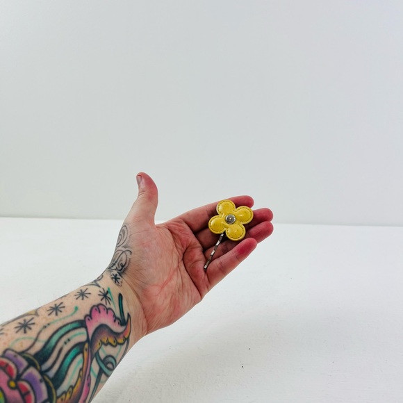 Louis Vuitton 00’s Y2K Yellow Patent Leather Floral Logo Studded Hair Clip - Picture 13 of 14